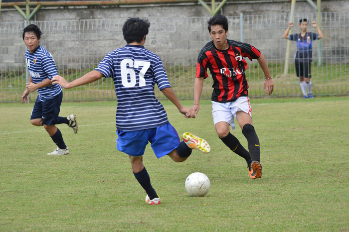 <サッカー>引き分けに終わったスラバヤ対ジャカルタ戦=坂田写す