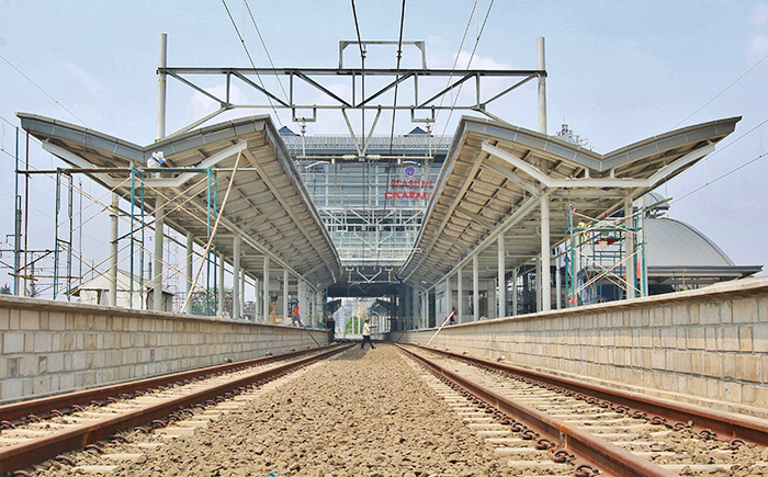 新しい駅舎が今月完成する予定チカラン駅