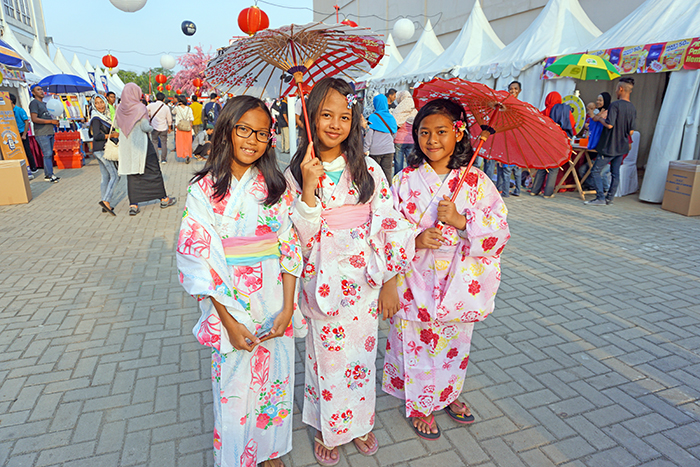 かわいらしい浴衣姿で祭りに参加した子どもたち