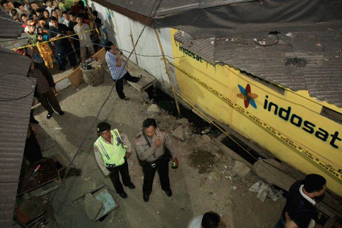 密集地で爆弾製造　西ジャカルタの住宅街　バジャイで男逃げ去る