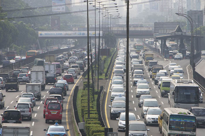 省庁・官民越え連携を　コンパス紙がキャンペーン　首都の渋滞損失　年４５兆ルピアに