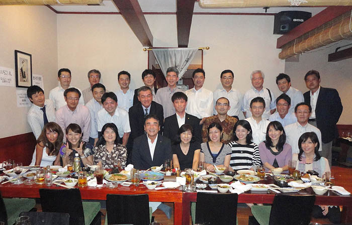 にぎやかに会食　神奈川県人会