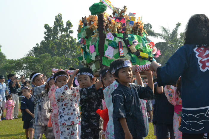 元気な姿を披露　ＪＪＳ幼稚部で夏祭り　おみこしパレード、縁日、和太鼓‥