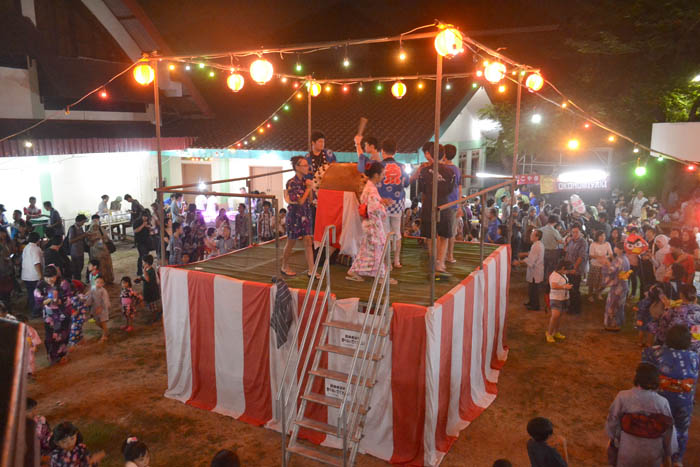 日イ７３０人が盆踊り　「日本の夏感じよう」　東ジャワ日本人クラブ