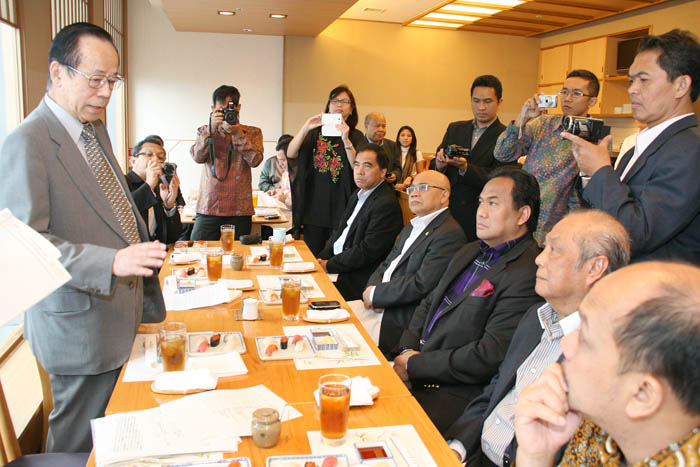 福田元首相と会談　環境技術で日本視察　大手メディア１５社