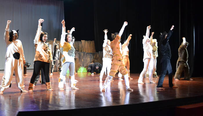 初の２日連続公演　学生劇団「en塾」　「吾輩はニャンコである」　ダンスバトル、舞台は大正 