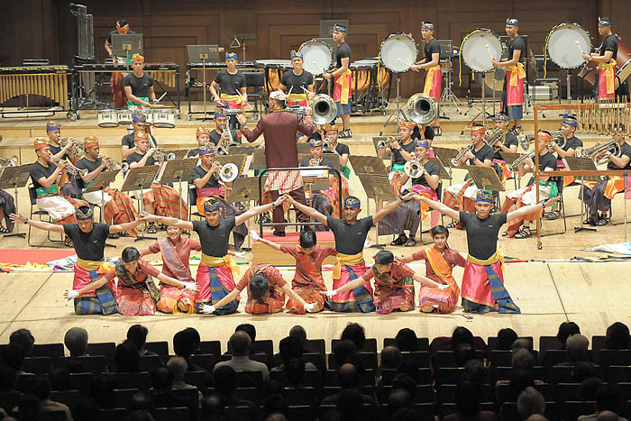堂々とした演奏披露　アチェからパプアまで盛り込み　インドネシアの音楽隊　東京のお巡りさんコンサート