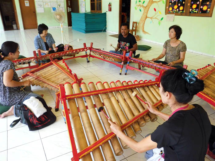 初のＣＤを制作　バリ人専門家が絶賛　バリ在住日本人女性・竹のガムラン楽団　「スアール・ドゥイストリ」 