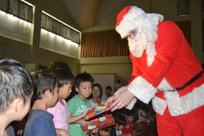 「サンタがやって来た」　ＪＪＳ幼稚部クリスマス会 