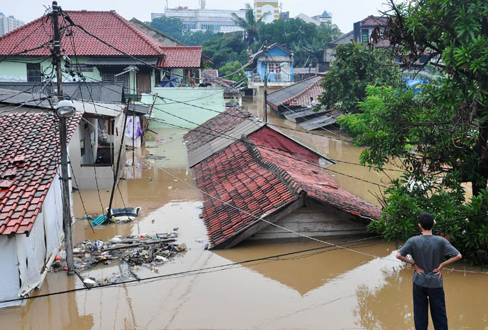 首都圏の洪水拡大　避難者約１万人に　来月上旬まで警戒