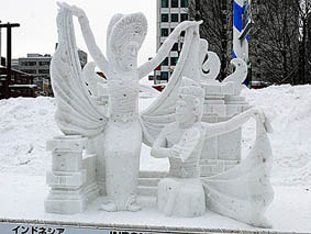 雪のバリダンサー像３位　イ代表の３人が製作　札幌雪像コンクール
