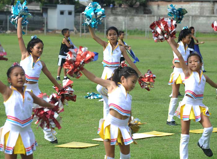 【３都市バリ・スポーツ大会】　汗流す選手を笑顔に　バリ補習校チアダンス部