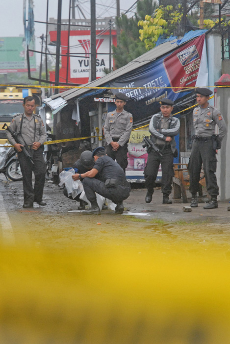 警察署で爆弾爆発　袋に金属片を混入　西ジャワ州　タシックマラヤ