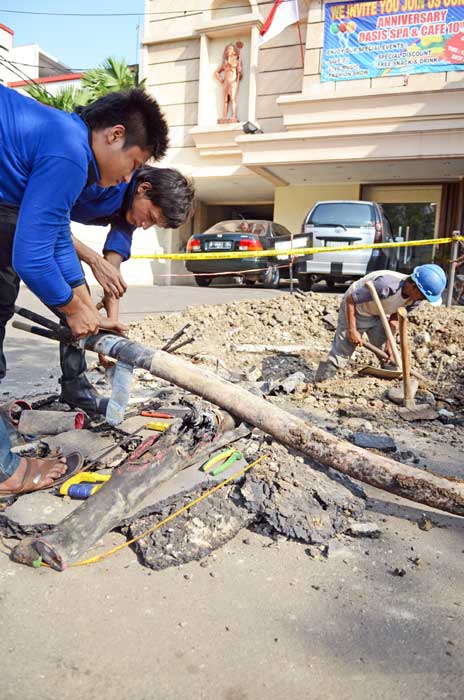 マンガブサールで爆発　地下の電線から出火　４人負傷