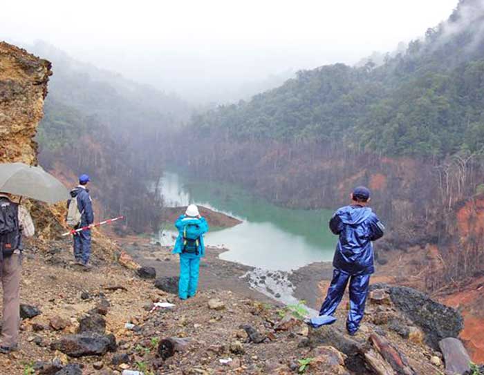 「二次災害防止に役立てて」　日本の専門家が調査　アンボンの天然ダム現場