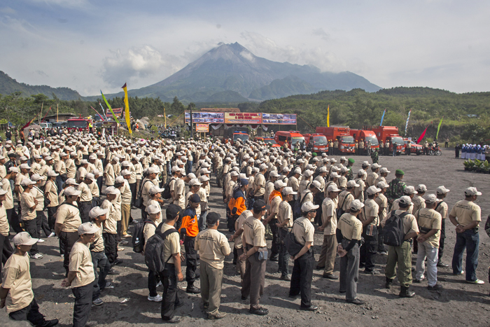 「次に備える日に」　ムラピ山避難訓練　大噴火から３年