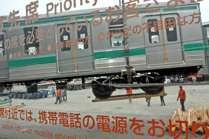 埼京線から新天地へ　日本の車両３０台到着　鉄道大量輸送に対応