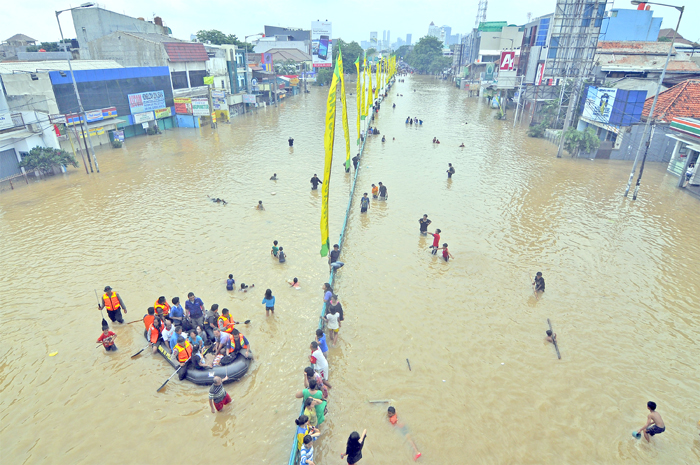 首都圏大雨で洪水　７０００世帯被害、５０００人以上避難