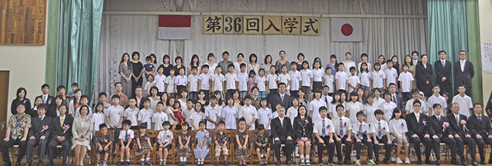 あいさつ毎日して　小中学部に１５人入学　スラバヤ日本人学校