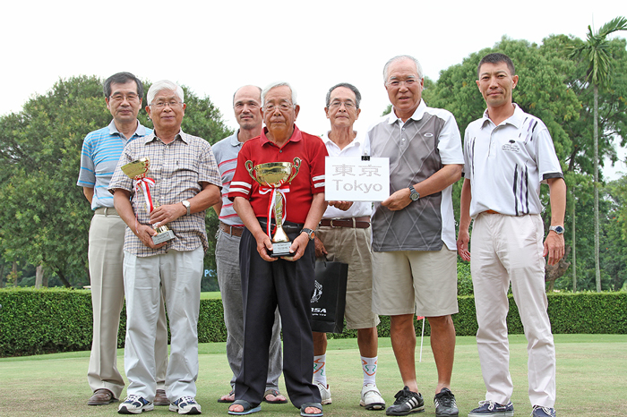 東京、茨城が優勝　１３チーム、１００人が参加　２０１５年県人会ゴルフ前期大会