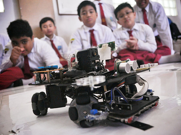 小学生ロボットが世界へ