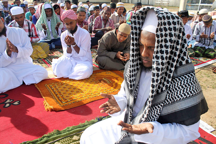 ロヒンギャ難民も礼拝