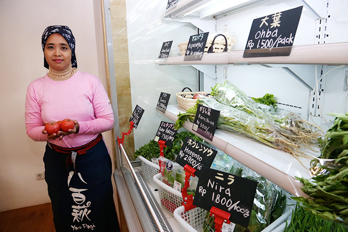 日本品種の野菜販売　ビナデサ直営「八百萩゜」　南ジャカルタ・クバヨランバルに開店