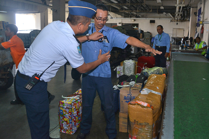 荷物窃盗、組織的犯行か　各地の空港で警備強化　国家警察