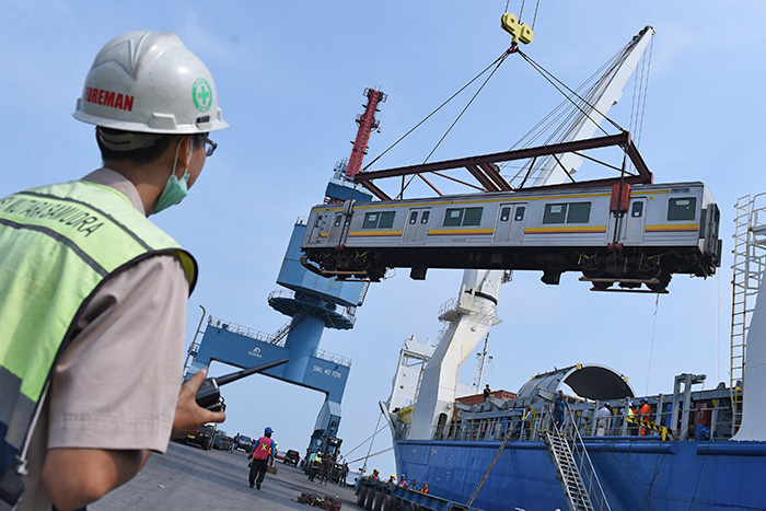 【不思議インドネシア】日本の電車を見かけたよ