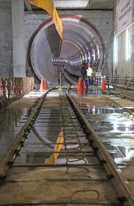 スナヤン駅に到達　ＭＲＴトンネル工事　青年の像から３２１メートル　２４時間体制、雨期でも遅れなし