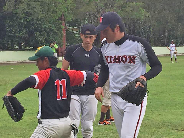 優勝メンバーが指導　バリで日大準硬式野球部