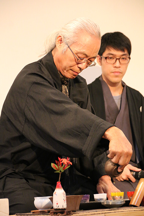 人をつなぐ小さな茶碗　煎茶道の鈴鹿芳康さん