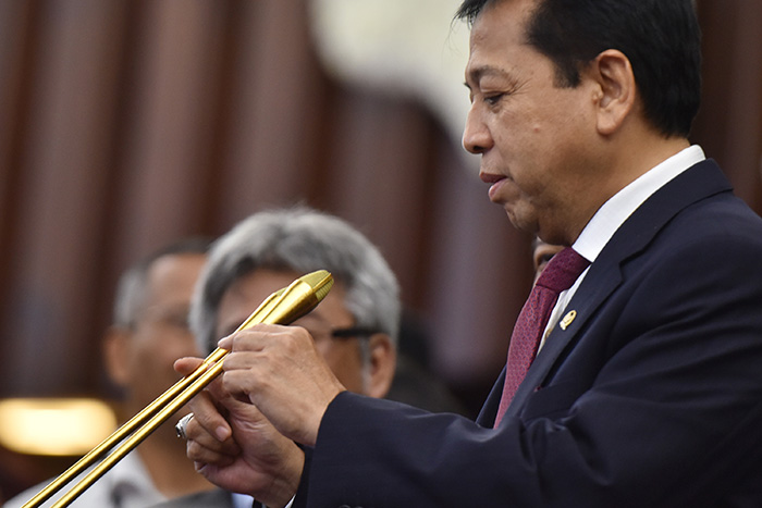 ☆国王専用、金色のマイク