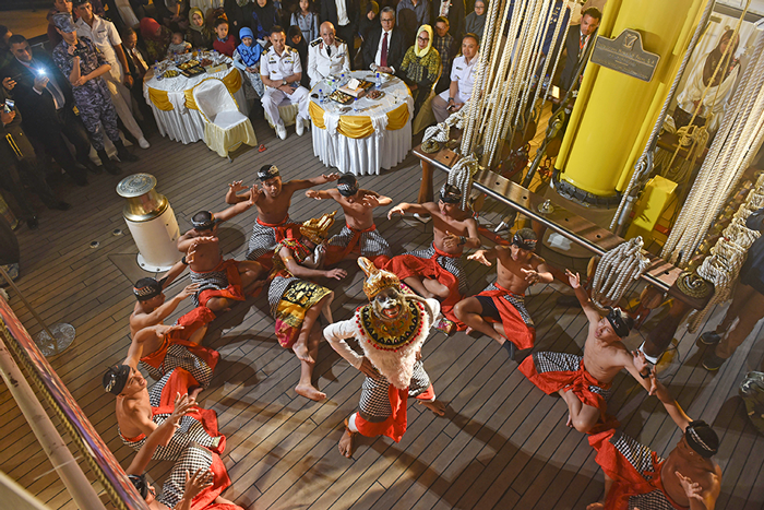 エジプトに寄港　海軍帆船ビマ・スチ号