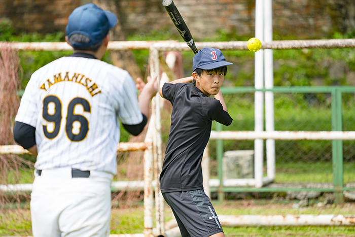コーチの熱心な打撃指導を受けた小林大輝さん