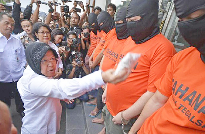 ☆スラバヤ市長怒り爆発