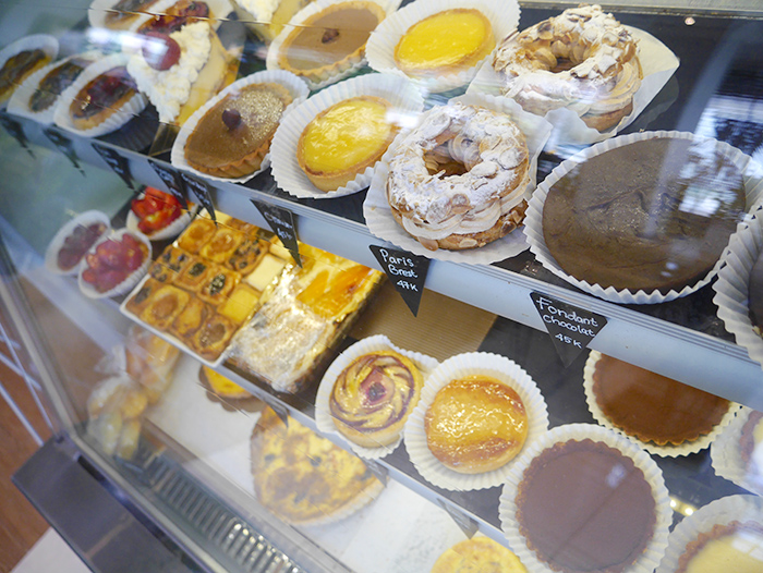 ケーキやキッシュも豊富
