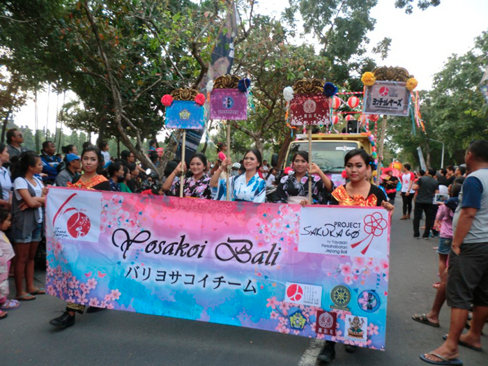 バリ芸術祭が開幕　１万５０００人が参加