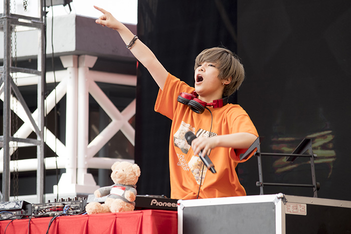 会場を沸かせたDJ MISAKIさん=大野写す