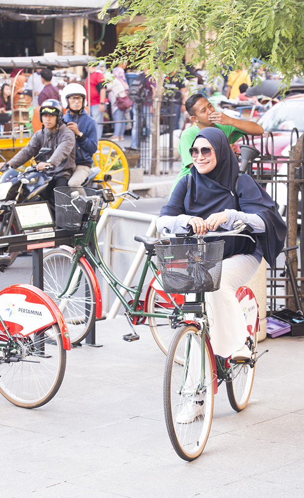 車両規制で揺れる名所　無料自転車サービスも　ジョクジャカルタ  