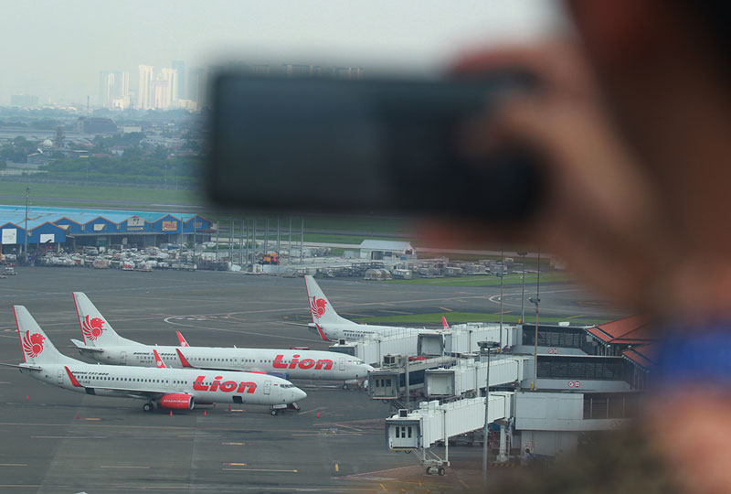 運輸省　航空運賃下限引き上げ　首都～スラバヤ下限48万ルピ ア