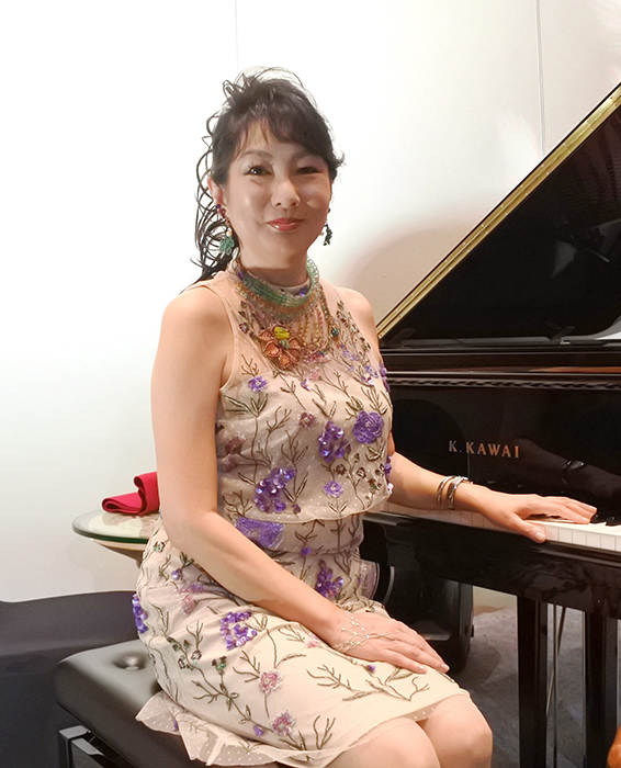 バリ島でリサイタル　ジャズピアニストの国府弘子さん