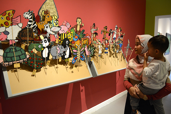 国立美術館で「遊び」展　子どもの作品集結