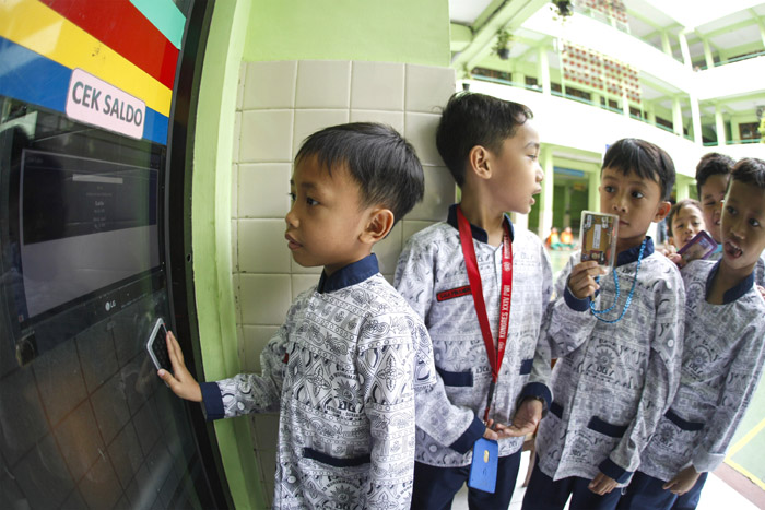 ▼小学校でも、電子決済