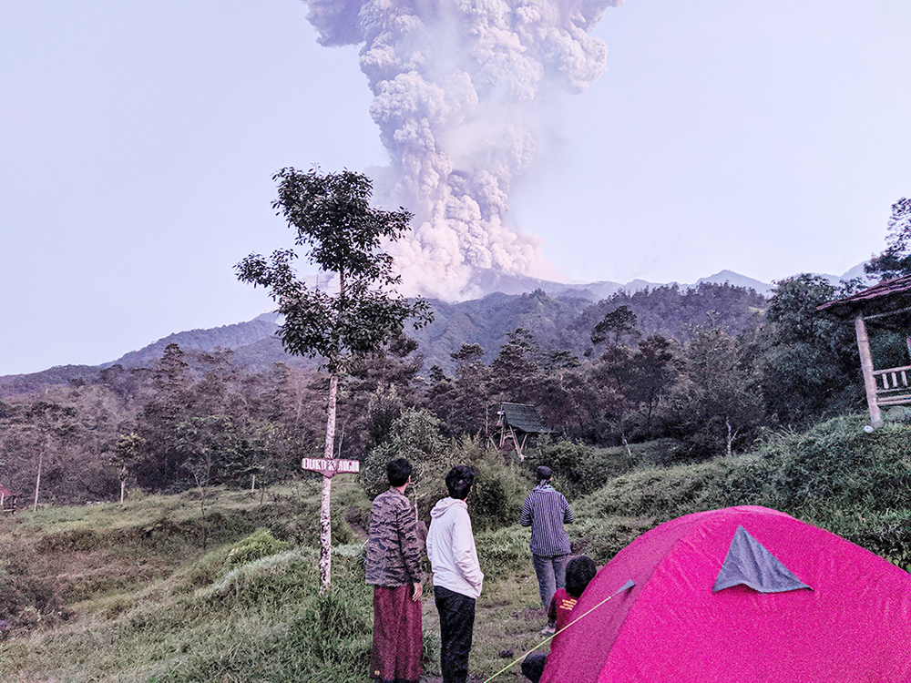 ムラピ山が再噴火