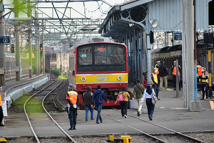 首都圏電車、通常運行に　今日から、午前０時まで