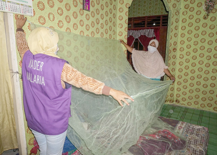 ▼蚊帳でマラリア防止