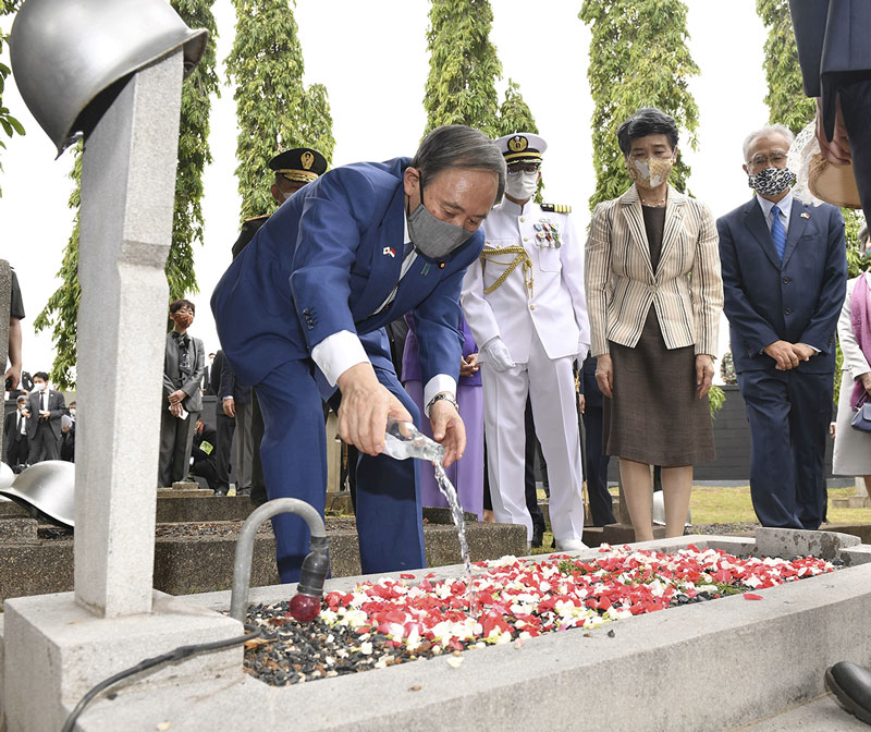 戦没者に花　菅義偉首相