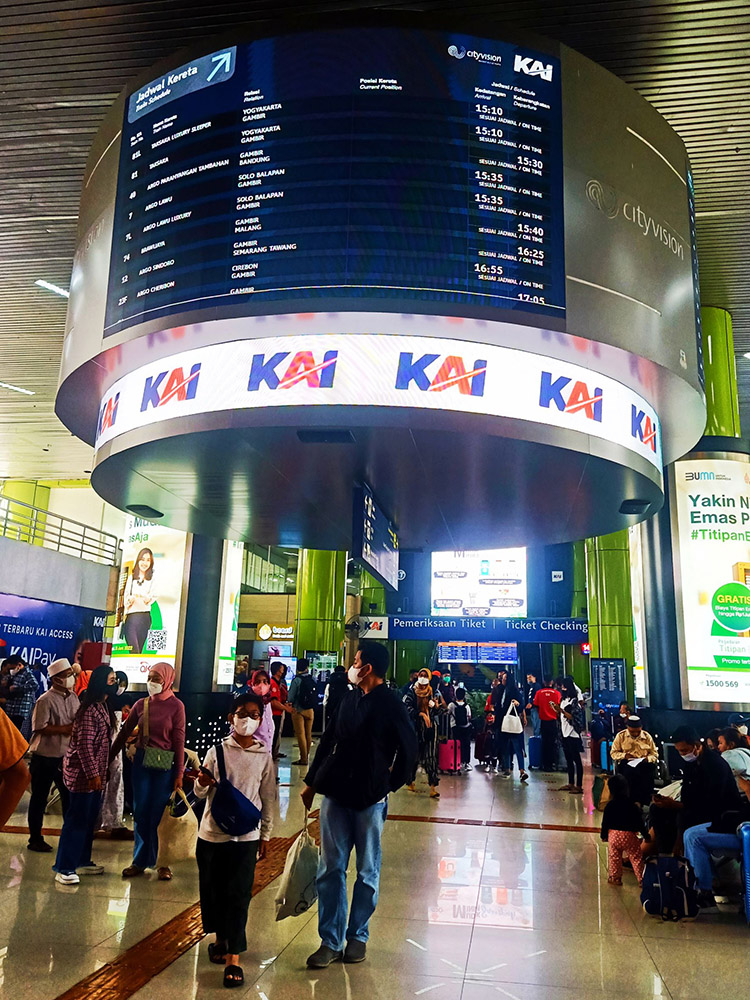 ぶらり一周　ジャカルタの中央駅 　ガンビル駅   