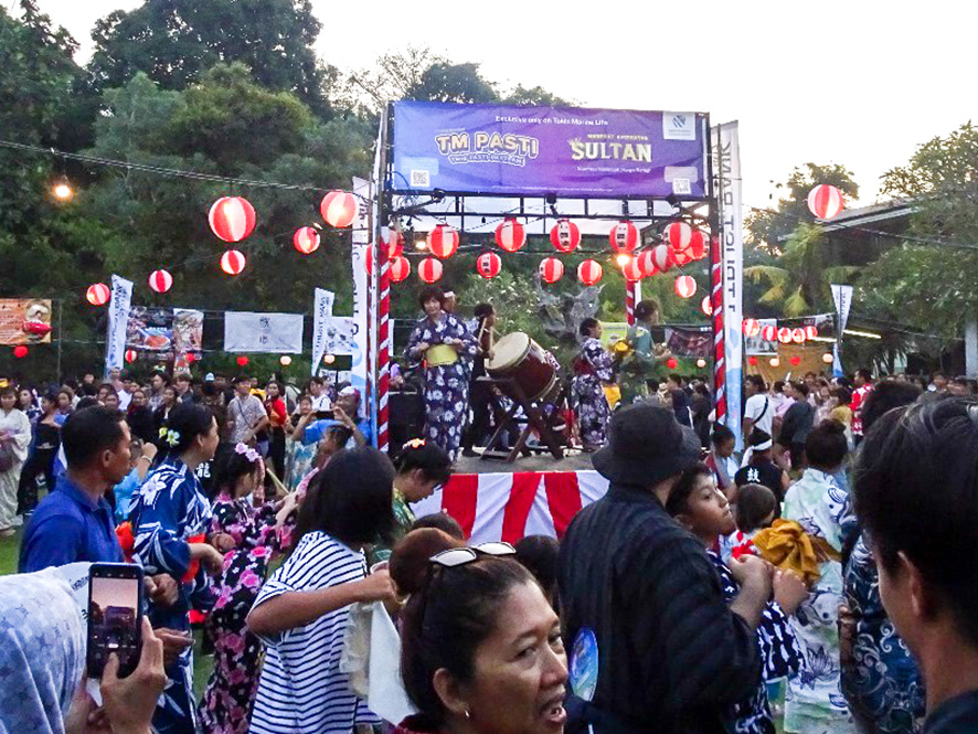 定着した日本の夏祭り　響き渡る和太鼓　第28回バリ盆踊り大会